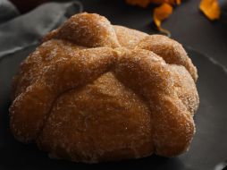 Con el paso del tiempo nuevas recetas de pan de muerto han llegado a nuestra gastronomía, pues ahora lo encuentras relleno de otros ingredientes como chocolate, cajeta y hasta con helado. Unsplash / Fernanda Martinez