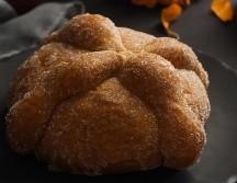 Con el paso del tiempo nuevas recetas de pan de muerto han llegado a nuestra gastronomía, pues ahora lo encuentras relleno de otros ingredientes como chocolate, cajeta y hasta con helado. Unsplash / Fernanda Martinez
