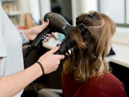 Se dice que la luna es capaz de influir en el crecimiento del cabello. Unsplash.