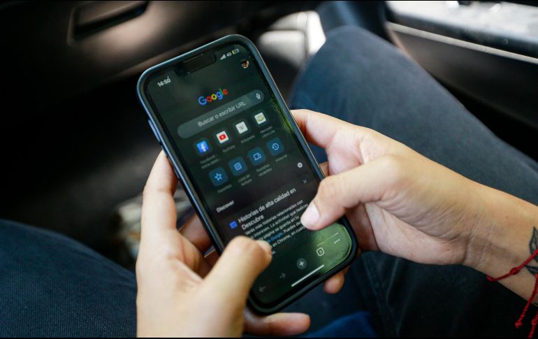 Evitar almacenar cantidades excesivas de datos personales sin cifrar en un dispositivo móvil. EL INFORMADOR / ARCHIVO