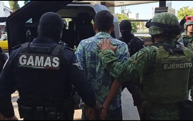 Las personas usaban un artefacto que aparentemente se utiliza para moler marihuana, por lo que los uniformados les realizaron una inspección conforme al protocolo. CORTESÍA