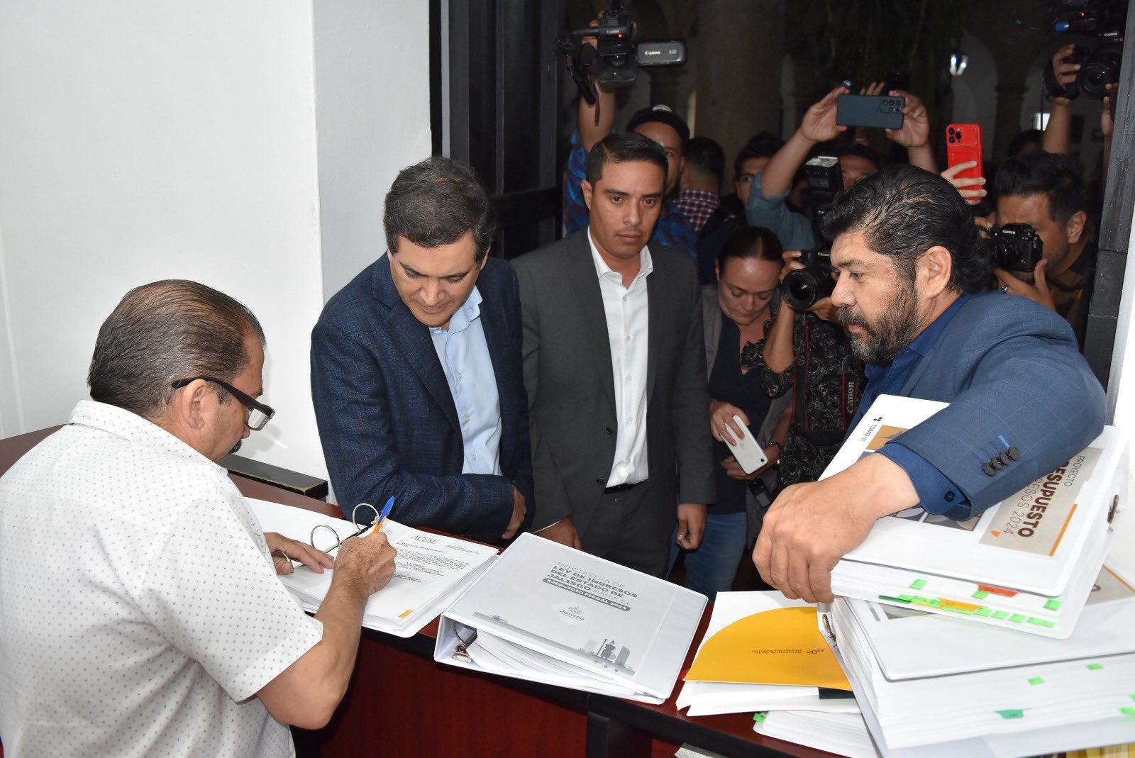 Del total de recursos, 12 mil 321 millones de pesos son por concepto de recaudación propia. ESPECIAL/ X @LegislativoJal