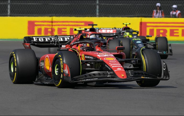 Fue Carlos Sainz quien marcó la vuelta más rápida y le siguió su compañero de equipo, Charles Leclerc. AFP / ARCHIVO
