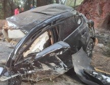 Un joven de 19 años, quien viajaba en el vehículo, está en calidad de lesionado.ESPECIAL / Bomberos de Guadalajara