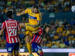 André-Pierre Gignac abrió el marcador en favor de los Tigres con el que fue su gol número 90 en el futbol mexicano. EFE/M. Sierra