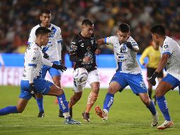 Los Rayados ya tienen en lugar asegurado en la liguilla, en tanto los Tuzos todavía luchan por un lugar en el play-in. EFE/D. Martínez