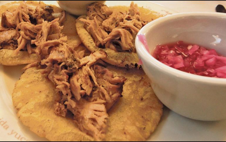Los tacos de cochinita son un clásico de la cocina yucateca. CORTESÍA