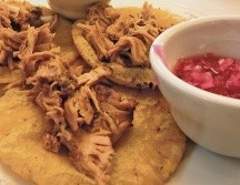 Los tacos de cochinita son un clásico de la cocina yucateca. CORTESÍA