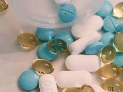 En cuanto al horario óptimo para tomar vitaminas, no hay una respuesta única. Dependerá de tu rutina, dosis y cualquier medicamento que estés tomando. ESPECIAL/ Foto de pina messina en Unsplash