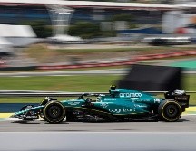 La Fórmula 1 compartió la imagen exacta del final del reñido duelo entre Alonso y Pérez. EFE/ S. Moreira.