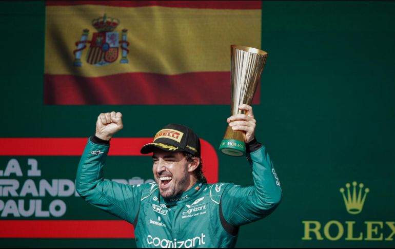 Alonso y Pérez se dieron un gran abrazo en la zona de prensa. EFE/ I. Fontana