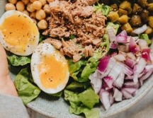 Algunos alimentos pueden elevar los niveles de glucosa en la sangre, por lo que es crucial saber cuáles pueden ayudarte a controlar esos picos. Unsplash.