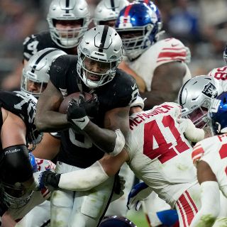 Raiders derrota a Giants 30-6 con debut de coach interino