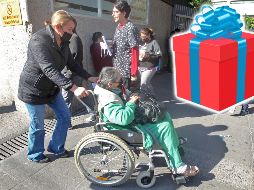 La persona cuidadora es aquella que se encarga de la persona mayor, apoyándola en la realización de actividades que le cuesta trabajo o que no puede realizar por sí sola. EL INFORMADOR / ARCHIVO