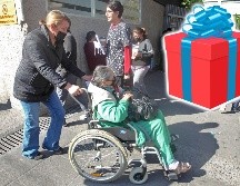 La persona cuidadora es aquella que se encarga de la persona mayor, apoyándola en la realización de actividades que le cuesta trabajo o que no puede realizar por sí sola. EL INFORMADOR / ARCHIVO