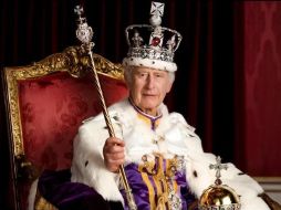 Ciudadanos se manifiestan a las puertas del Parlamento británico en búsqueda de abolir la monarquía, aseguran que prefieren contar con un mandatario electo y no continuar con el Rey Carlos III. AP/H. Burnand