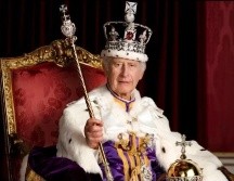 Ciudadanos se manifiestan a las puertas del Parlamento británico en búsqueda de abolir la monarquía, aseguran que prefieren contar con un mandatario electo y no continuar con el Rey Carlos III. AP/H. Burnand