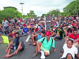 En el lugar hay unos 200 agentes antimotines de la Guardia Nacional (GN) con escudos. SUN  / M. PETES