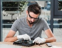 La principal recomendación es mantener tu computadora en un lugar fresco. ESPECIAL/Freepik