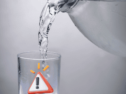 Beber agua de mar es un experimento arriesgado que puede tener consecuencias mortales para la salud.ESPECIAL/Canva