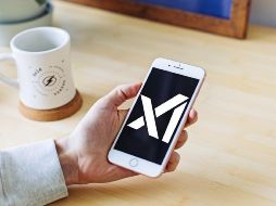 Grok está integrado con X, por lo que puede obtener información actualizada instantáneamente. ESPECIAL / UNSPLASH / M. BAKER