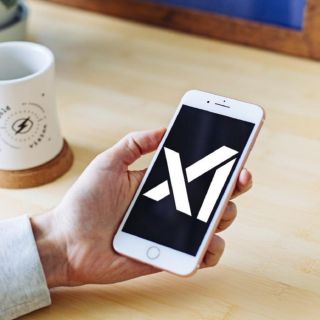 Conoce Grok, el chatbot de IA de Elon Musk