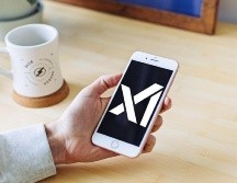 Grok está integrado con X, por lo que puede obtener información actualizada instantáneamente. ESPECIAL / UNSPLASH / M. BAKER