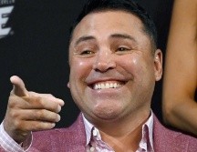 Óscar de la Hoya, dio su pronóstico en una hipotética pelea entre ambos boxeadores. AFP