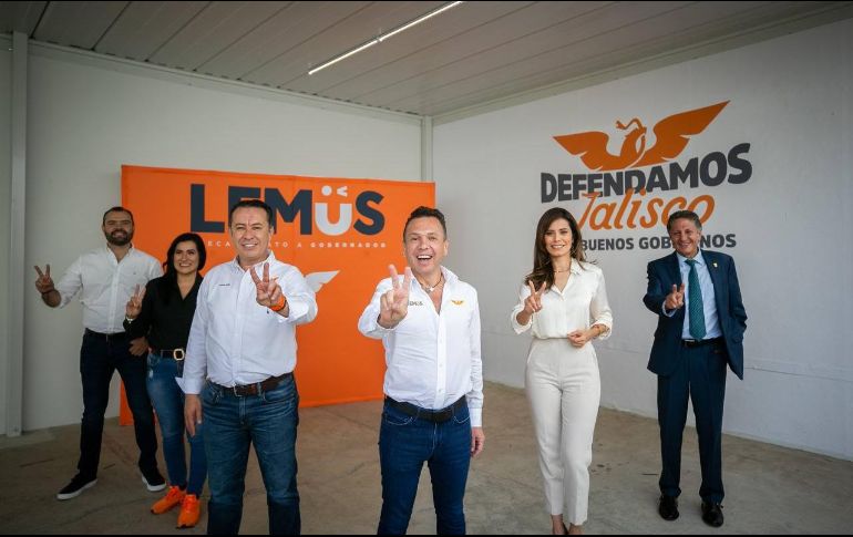 Acompañados de Pablo Lemus Navarro, Precandidato a la Gubernatura de Jalisco, y Manuel Romo, Dirigente Estatal de MC, esta tarde presentaron a Verónica Delgadillo García, Citlalli Amaya de Luna, Juan José Frangie Saade y Gerardo Quirino Velázquez. CORTESÍA
