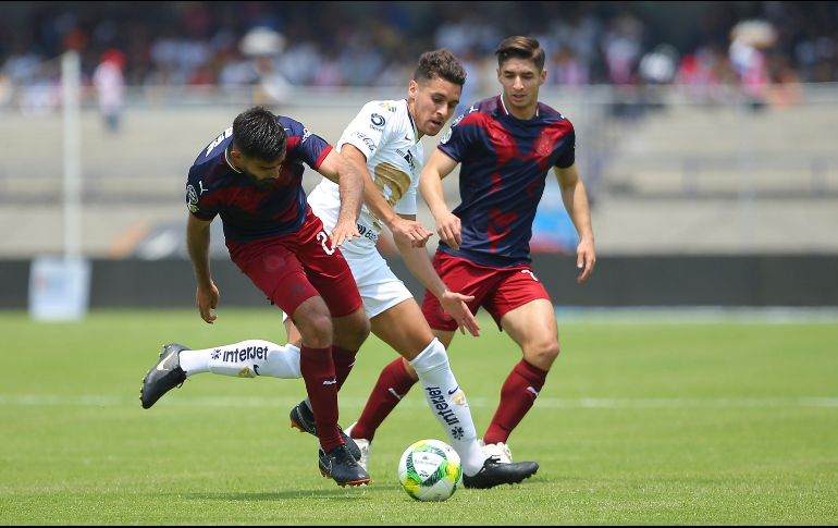 Este sábado las Chivas y Pumas volverán a verse las caras. IMAGO7.