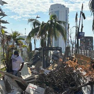 Claman ayuda en Acapulco, pero el Gobierno termina emergencia