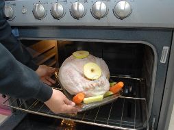 El pavo se ha convertido en la cena emblemática del día de acción de gracias. NOTIMEX/ARCHIVO.