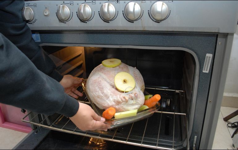 El pavo se ha convertido en la cena emblemática del día de acción de gracias. NOTIMEX/ARCHIVO.