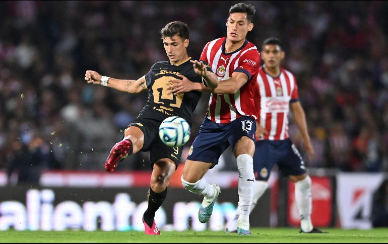 Juan Ignacio Dinenno dice que prefiere no denominar el Pumas vs Chivas como un clásico, pero admitió que es un partido relevante en la Liga MX. IMAGO7