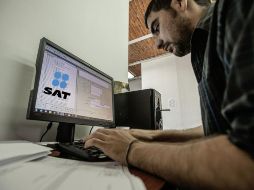 Busca a un contador que se ajuste a tus posibilidades y acuerda una cuota con él o con ella para beneficio de ambas partes; ponte al corriente en el SAT. EL INFORMADOR / ARCHIVO