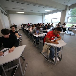 Acuden 35 mil a aplicar examen de admisión en UdeG