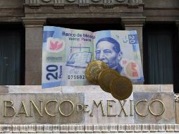 En caso de que tengas alguno de estas dos características en los números de serie de tus billetes de 20 pesos guárdalo. ESPECIAL / EFE