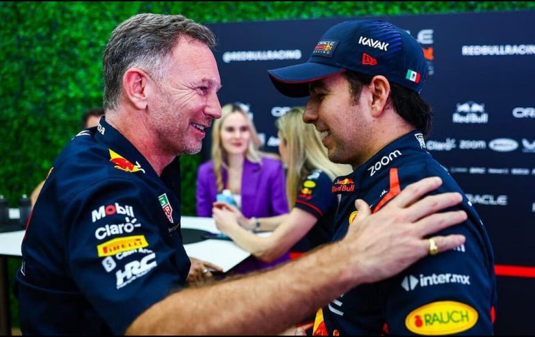 El jalisciense por ahora suma 258 puntos, mientras que el británico de Mercedes Lewis Hamilton tiene 226 en el tercer puesto de la tabla de los pilotos. CORTESÍA / X / @redbulletin