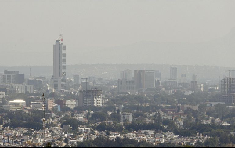 Este año, los tapatíos han tenido que enfrentar más días con mala calidad del aire, lo que afecta su salud y también a los sectores vulnerables. EL INFORMADOR