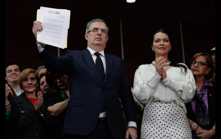 Marcelo Ebrard, junto con su equipo de campaña, presentó la respuesta que dio a sus quejas la Coordinadora Nacional de los Comités de Defensa de Morena. EFE/M. Hartz