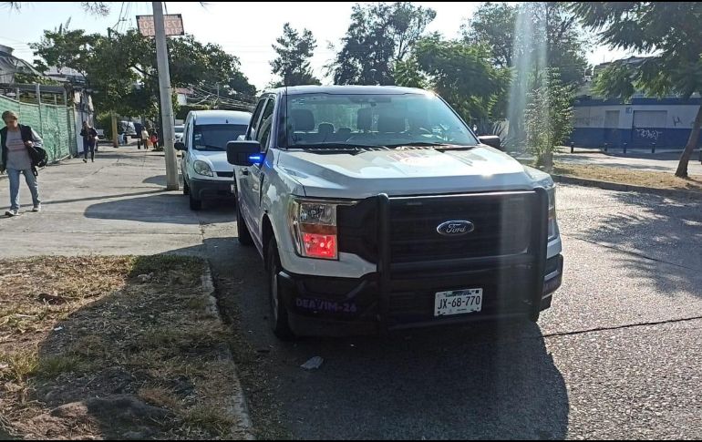 Los oficiales le aseguraron un cuchillo de 20 centímetros, que también quedará a disposición de la Fiscalía de Jalisco. ESPECIAL / Policía de Guadalajara