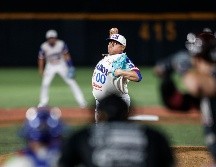 Javier Solano ganó el juego después de lanzar seis entradas en las que ponchó a ocho tomateros. ESPECIAL/Charros de Jalisco