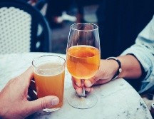 La mayoría de las personas que consumen alcohol en exceso no son alcohólicas ni tienen dependencia al alcohol. ESPECIAL / UNSPLASH / M. DIESEL