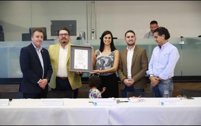 La jefa de Gabinete del ayuntamiento de Zapopan, Paulina Torres, explicó que en el periodo 2018-2021, el municipio obtuvo la Certificación SARE por dos años. CORTESÍA / GOB. DE ZAPOPAN