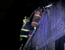 El proceso para conocer el origen del incendio será un poco más largo, ya que una vez que los bomberos consigan ingresan al origen habrá que hacer el peritaje correspondiente. ESPECIAL/ X.