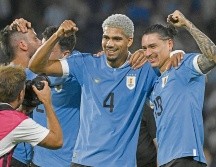Ronald Araújo (#4) y Darwin Núñez fueron los autores de los goles. AFP/L. Robayo
