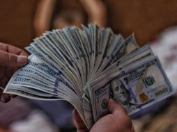 El peso mexicano se cotiza en los mercados internacionales alrededor de los 17.21 pesos. Foto de Viacheslav Bublyk en Unsplash