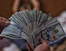 El peso mexicano se cotiza en los mercados internacionales alrededor de los 17.21 pesos. Foto de Viacheslav Bublyk en Unsplash