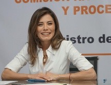 Manuel Romo, coordinador estatal de Movimiento Ciudadano, hizo entrega del registro de forma oficial a Verónica Delgadillo García. CORTESÍA/MC