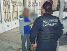 Una mujer con demencia senil andaba vagando por las calles, pero la Unidad de Bùsqueda de Guadalajara la encontrò rapidamente. Especial / Policia de Guadalajara